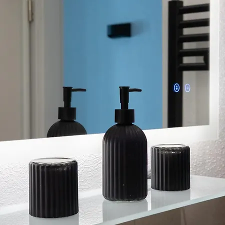 City-apartment Mit Parkplatz, Balkon Und Kueche Apartment *