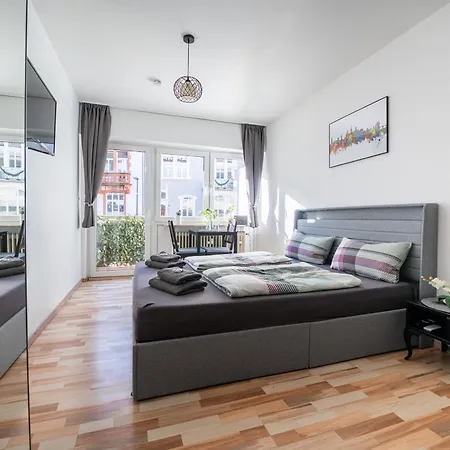 City-apartment Mit Parkplatz, Balkon Und Kueche