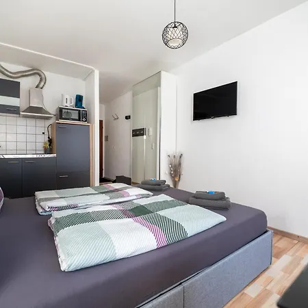 Appartement City-apartment Mit Parkplatz, Balkon Und Kueche Trèves