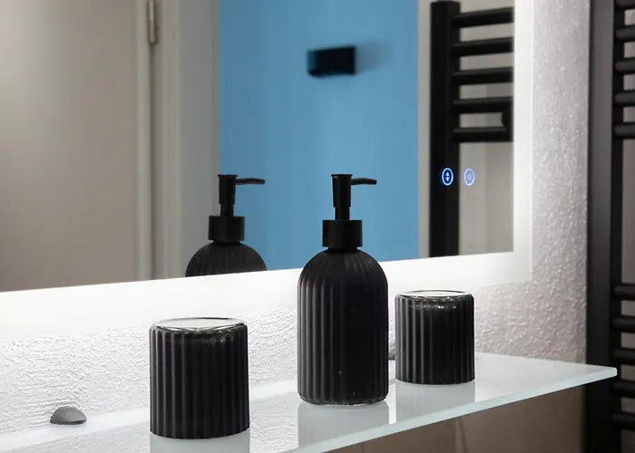 City-apartment Mit Parkplatz, Balkon Und Kueche Apartment *