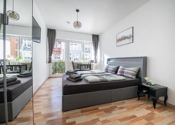 City-apartment Mit Parkplatz, Balkon Und Kueche